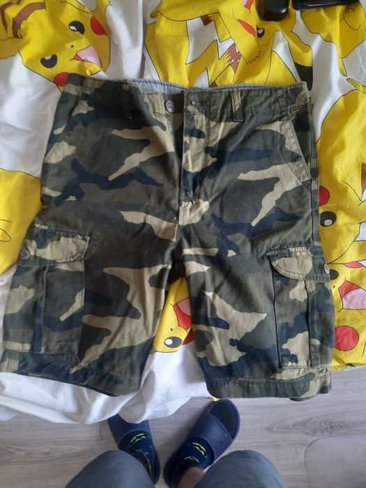 Krótkie spodenki z firmy QUIKSILVER w moro kolorze