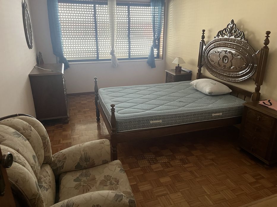 Aluga-se quartos (despesas de água e luz incluidas)