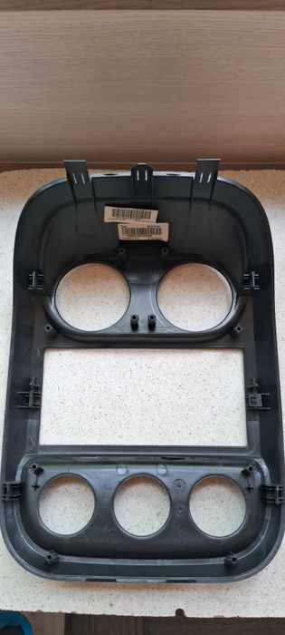 Панель рамка магнітоли Jeep Patriot, Compass