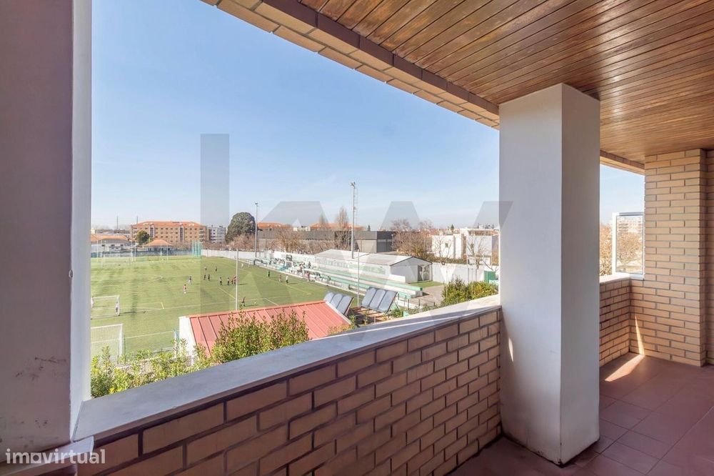 Um apartamento onde a luz, o espaço e a localização se juntam para — São Mamede De Infesta E Senhora Da Hora, Porto