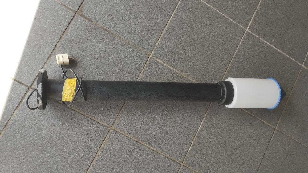 Candeeiro de Jardim Exterior em Vidro Opaco e Metal (90 cm)