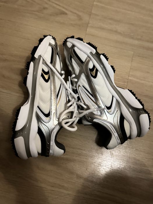 Жіночі кросівки Lacoste