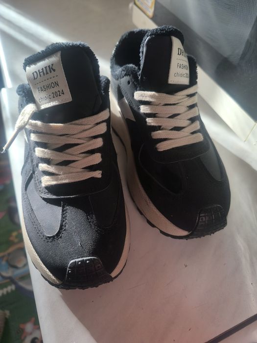 Продам Зимові кросівки