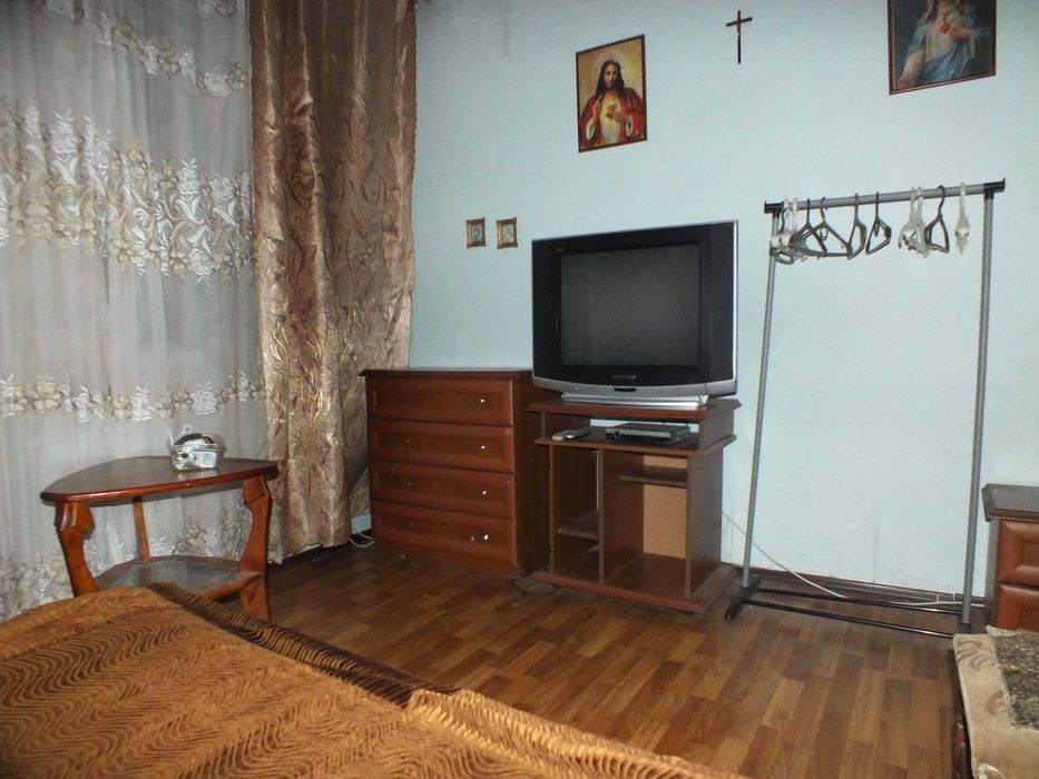 Здається кімната. Метро Харьківська, Вирлиця.