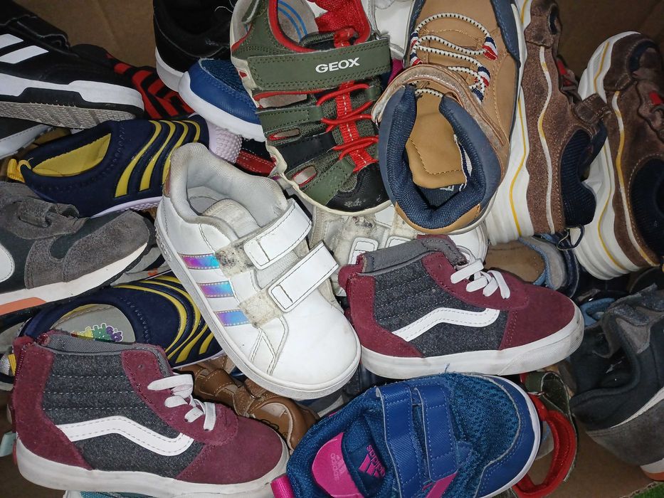 Lote 27 pares sapatos 18a27 criança, ténis, marcas botas,galochas etc