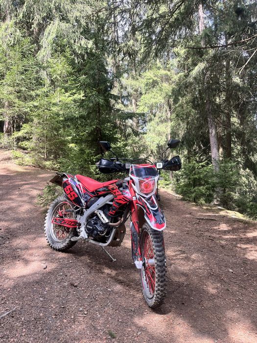 Продам crf 250  гарному стані