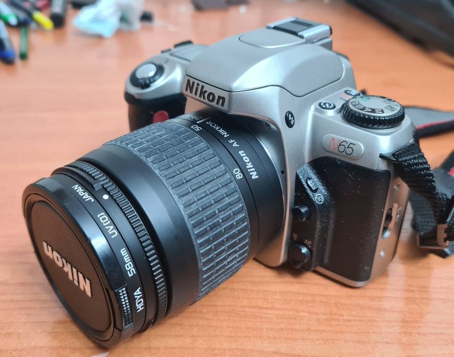 Nikon N65 com lente 28-80mm e filtro UV