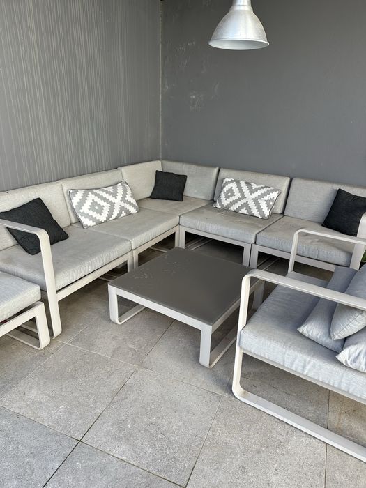 Conjunto de sofa e mesa exterior