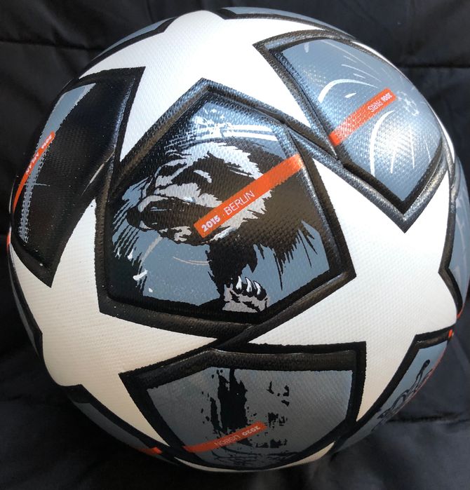 Безшовний футбольный мʼяч CHAMPIONS LEAGUE для ассфальту і трави