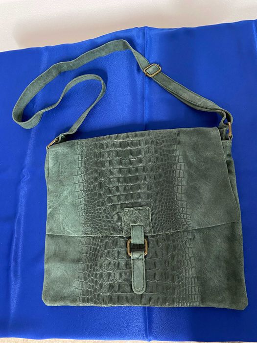 Stock de acessórios novos (cintos, carteiras, malas)