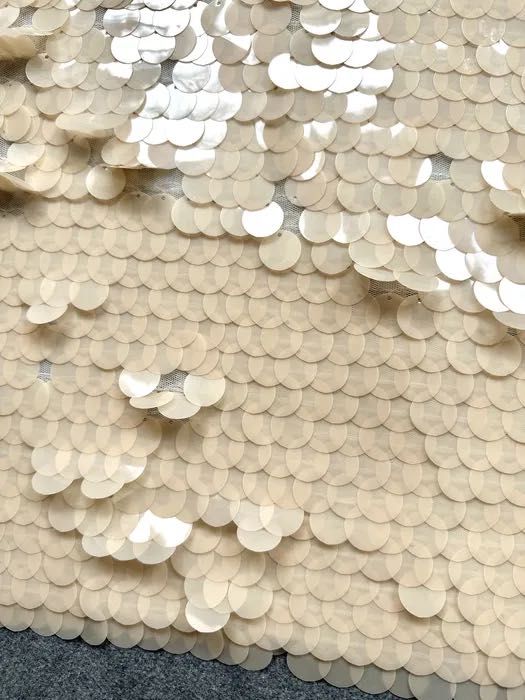 Front Row Shop frontrowshop.com bluzka w łuski cekiny kremowa - r. XS