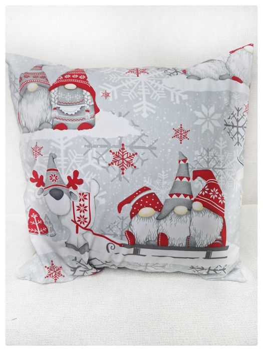 Poszewka 40x40  świateczne wzory skrzaty