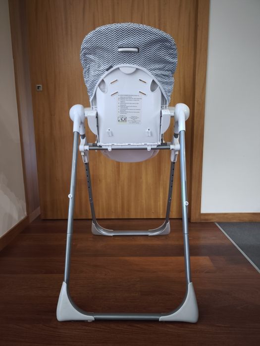 Vendo Cadeira Alta Evolutiva para bebé
Marca Vertbaudet 
Modelo: High & Low
Estado: Como novo
