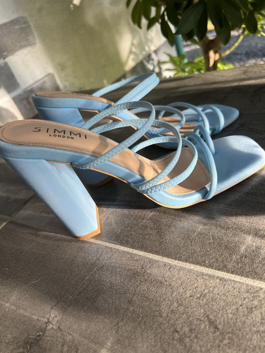 Продам босоніжки сандали або шльопки на каблуку