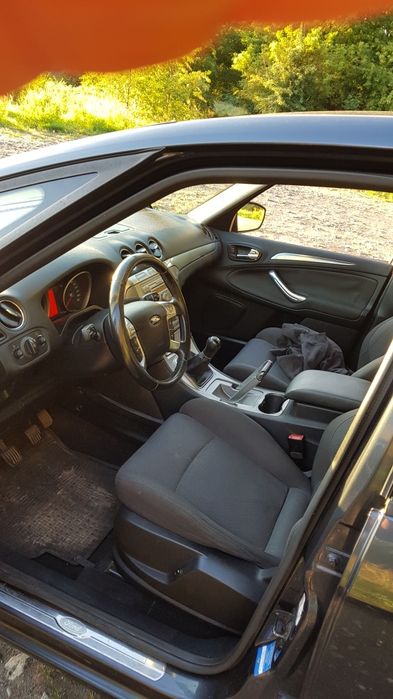 Ford s max benzyna