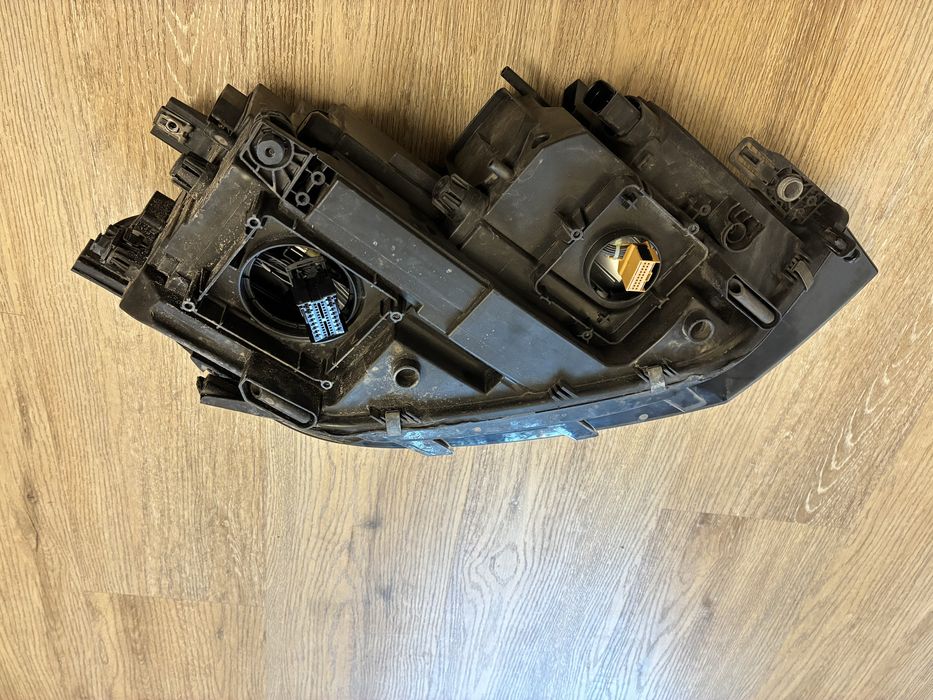 Reflektor VW Touran 2016 strona kierowcy Lampa z 2021