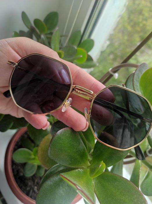 Стильна модель окулярів в формі ромб