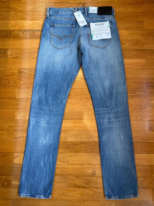 Calças GUESS novas com etiqueta e preço de origem