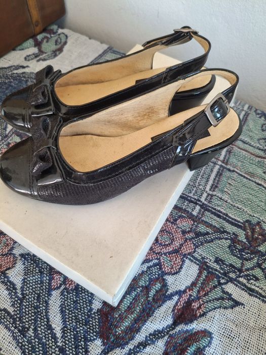 Sandálias usadas apenas 2 × como novas