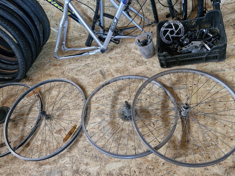 Całość Części rowerowe / Rama / Koło / Amortyzator / Hamulce / rower