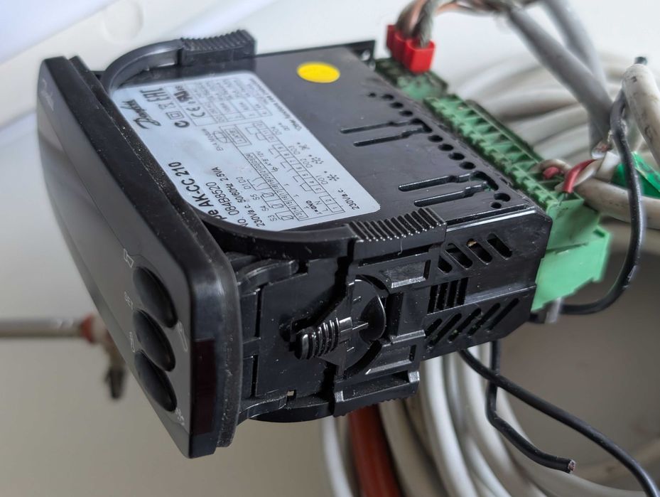 Termóstato Danfoss AK-CC 210 - com 2 sondas (usado)