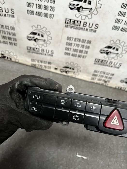 Блок кнопок автоматичного відкривання бокових дверей Vito w639