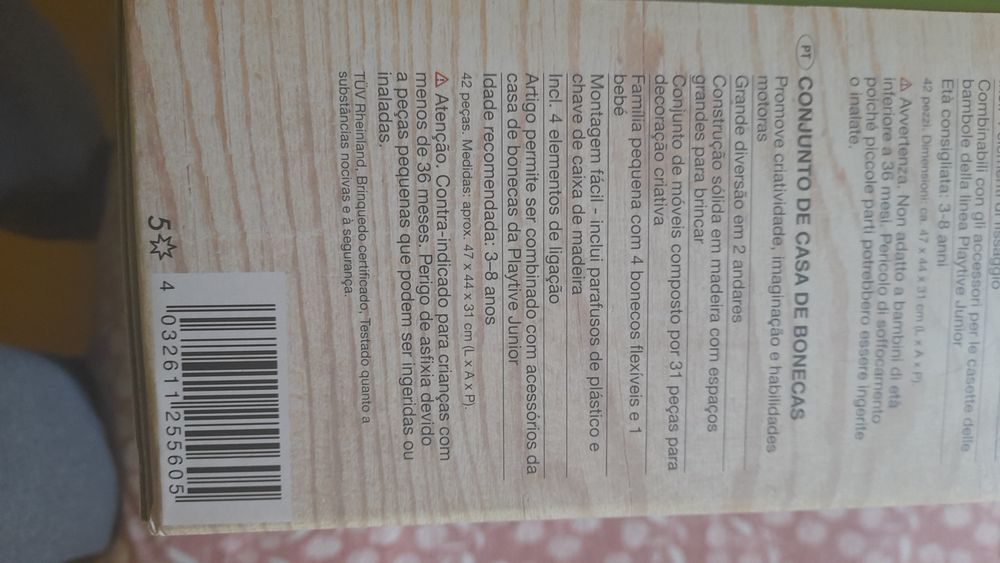 Casa de bonecas de madeira