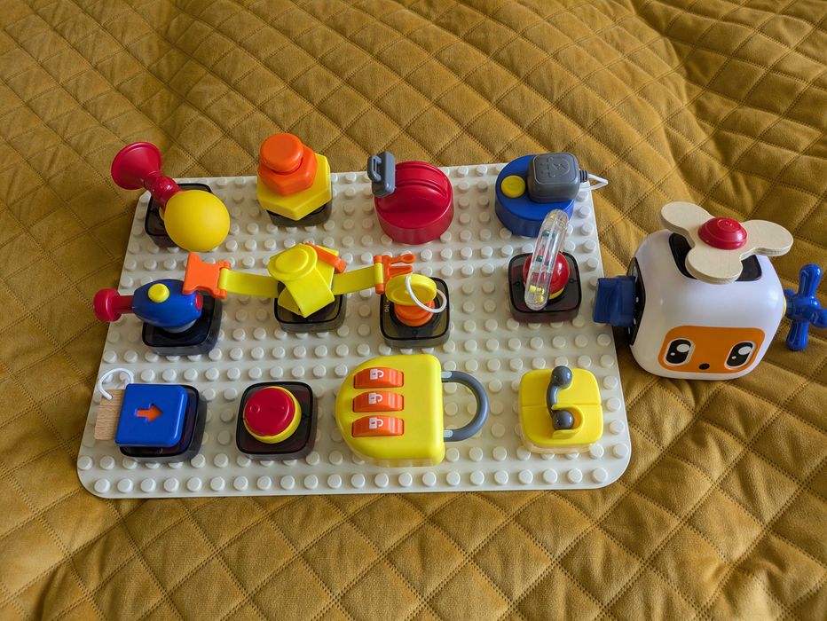 Top Bright Tablica manipulacyjna Montessori z kostką i doczepianymi elementami