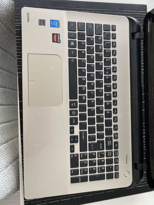 Laptop Toshiba  uszkodzony