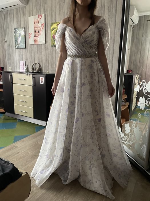 Сукня весільна, випускна