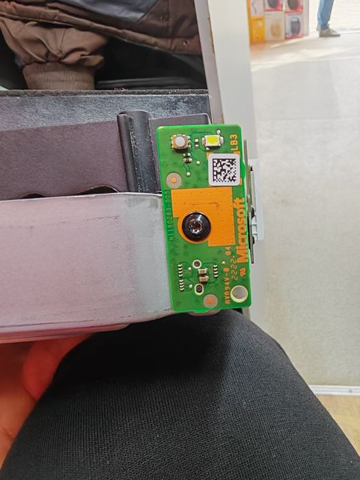 Xbox Series S деталі від консолей