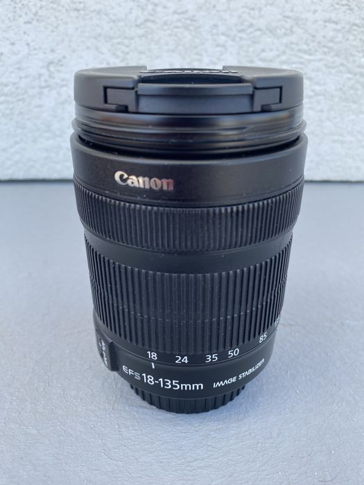 Objetiva Canon EF-S 18-135mm f3.5-5.6 IS STM
