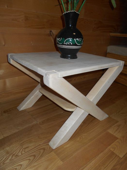 Cтолик  з натурального дерева