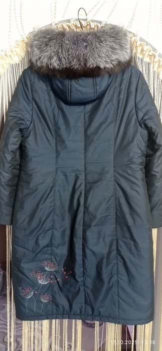 Зимове пальто на верблюжій шерсті з натуральним хутром чорнобурки