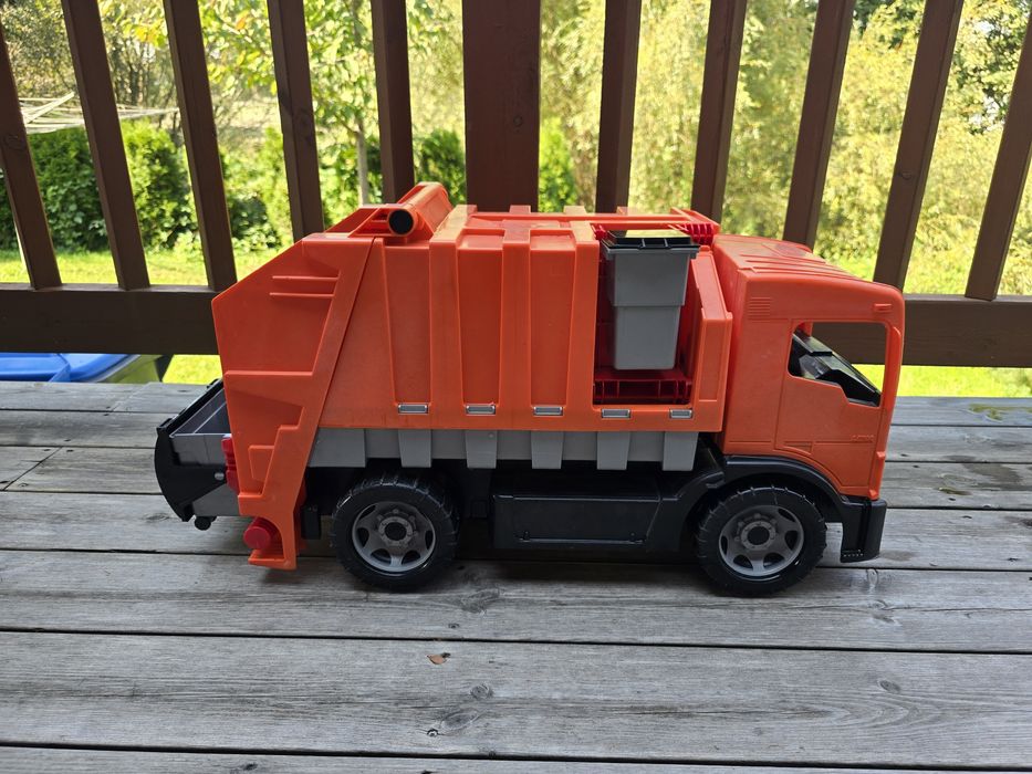 Śmieciarka GIGANT LENA ruchome opuszczane kosze