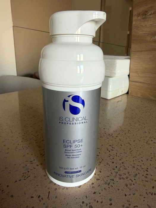 Сонцезахисний крем SPF 50 Is Clinical. Професійний обʼєм 300 мл.