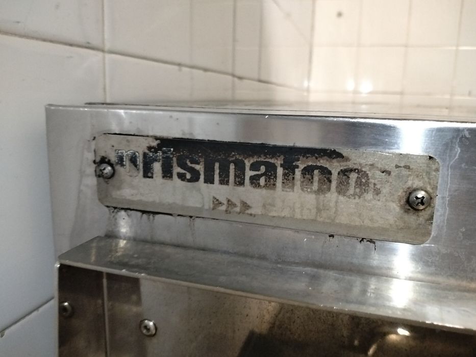 Forno grande para pizza com bancada a parte . Não entrego
