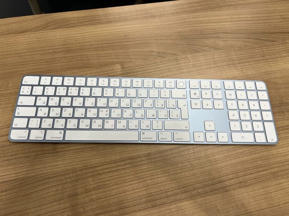 551-Apple Magic Keyboard with numeric keypad touch ID