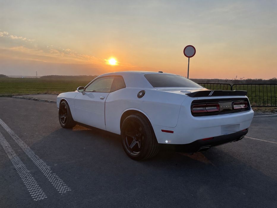 Wynajem samochodu do ślubu auto Dodge Challenger / Wolne terminy 2026