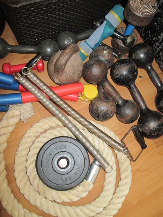 Гантелі, блінчики, гиря 8кг, канат, еспандери,  вібромасажер німецький ,ядро