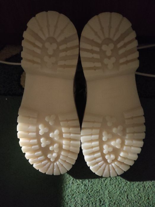 Черевики жіночі шкіряні нові.