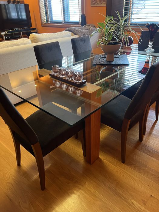 Mesa de jantar em vidro
