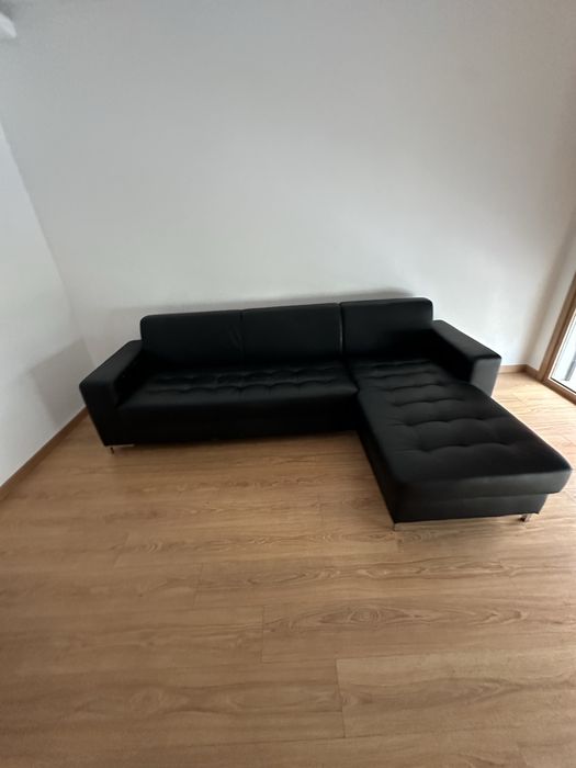Sofá preto em napa
