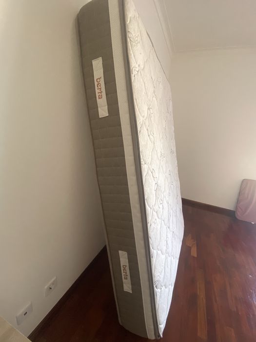 Cama / sommier com colchão completamente como novo 2.00x1.40x0.30mt
