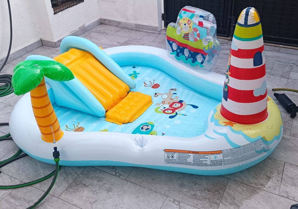 Piscina insuflável de criança