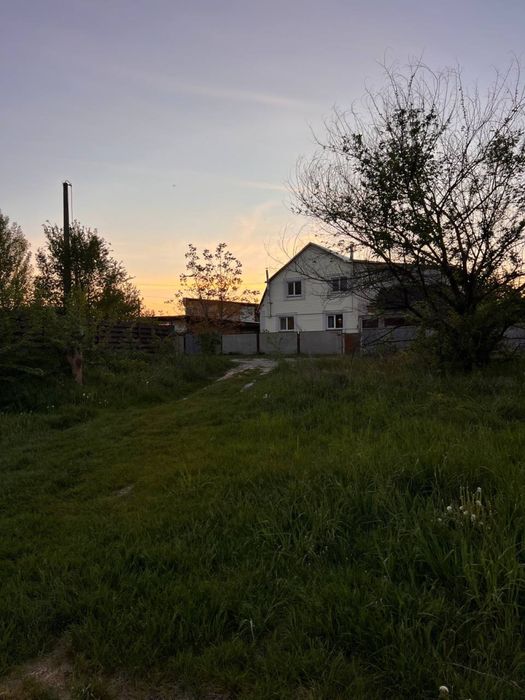 Будинок. Баня. Озеро.