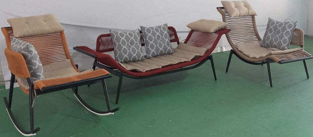 zestaw mebli ogrodowych wyplatanych sznurkami technorattan