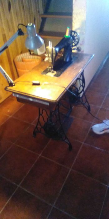 Maquinas de costura SINGER & SIGMA antigas e operacionais. Bom estado.