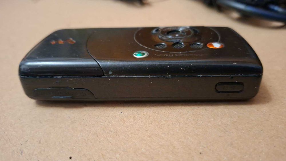 Sony Ericsson W810i  в комплекті