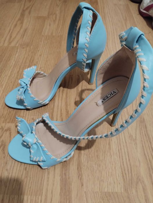 Sandały na obcasie rozm 40